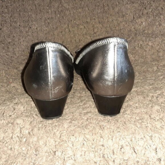 COLE HAAN-Tali-Metallic Pewter Shiny Leather Wedge Pumps-Bow-Sz 6.5-Excellent - Picture 5 of 7